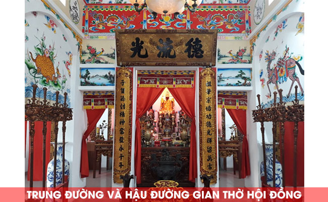 Trung đường và hậu đường gian thờ Hội đồng