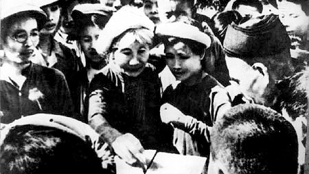 Nhân dân đi bỏ phiếu bầu Quốc hội khóa I năm 1946.