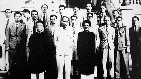 Bác Hồ và các vị trong Chính phủ nước Việt Nam Dân chủ cộng hòa được Quốc hội bầu tại kỳ họp thứ hai, Quốc hội khóa 1 (3-11-1946)