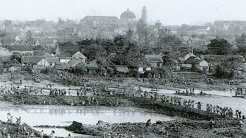 Khởi công xây dựng trung tâm ao cá Bác Hồ - đồi Anh hùng tại thành phố Nam Định, năm 1979.