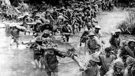 Bộ đội ta hành quân tiến vào Tây bắc năm 1952.