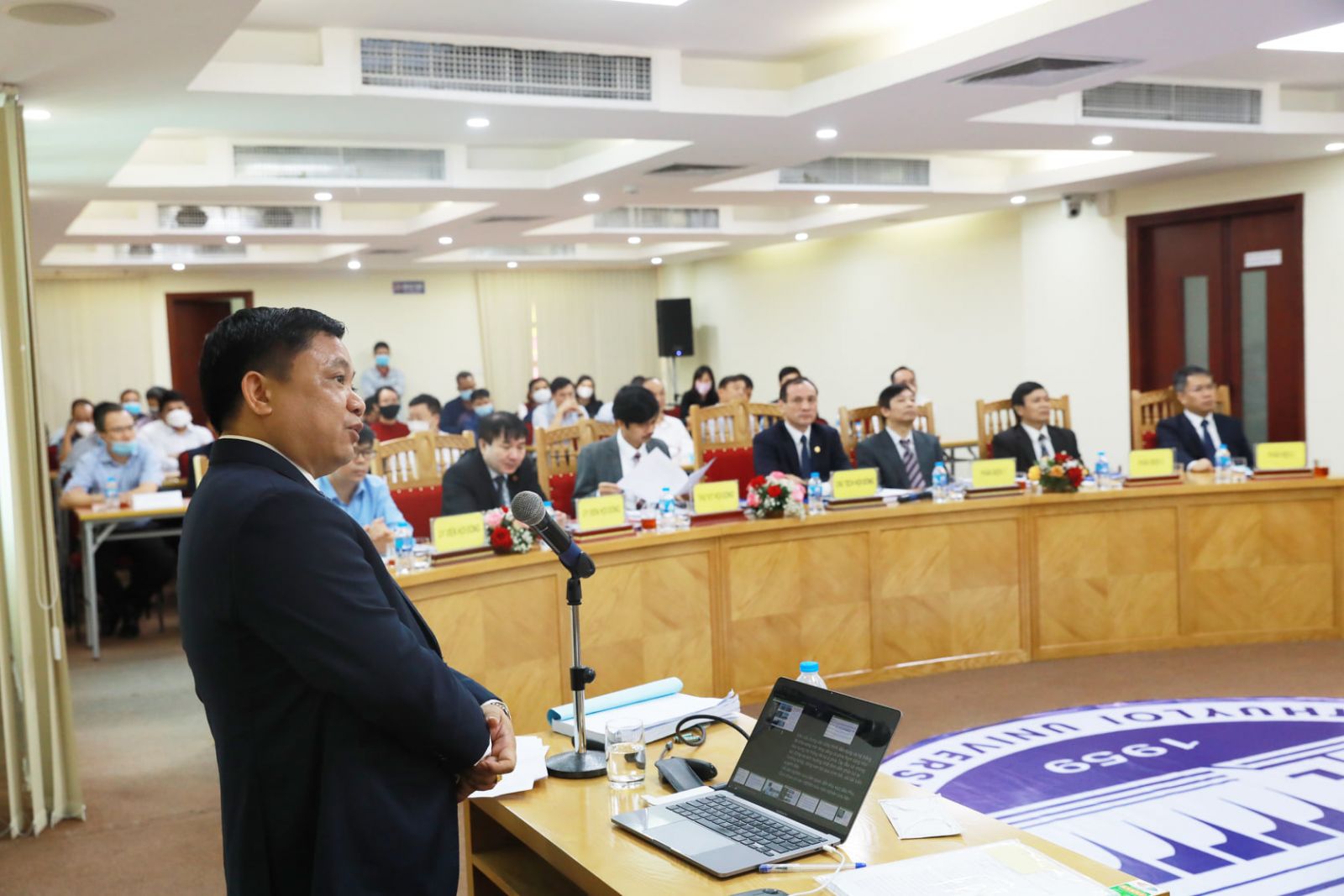 NCS Mai Quang Khoát trong buổi bảo vệ luận án tiến sĩ
