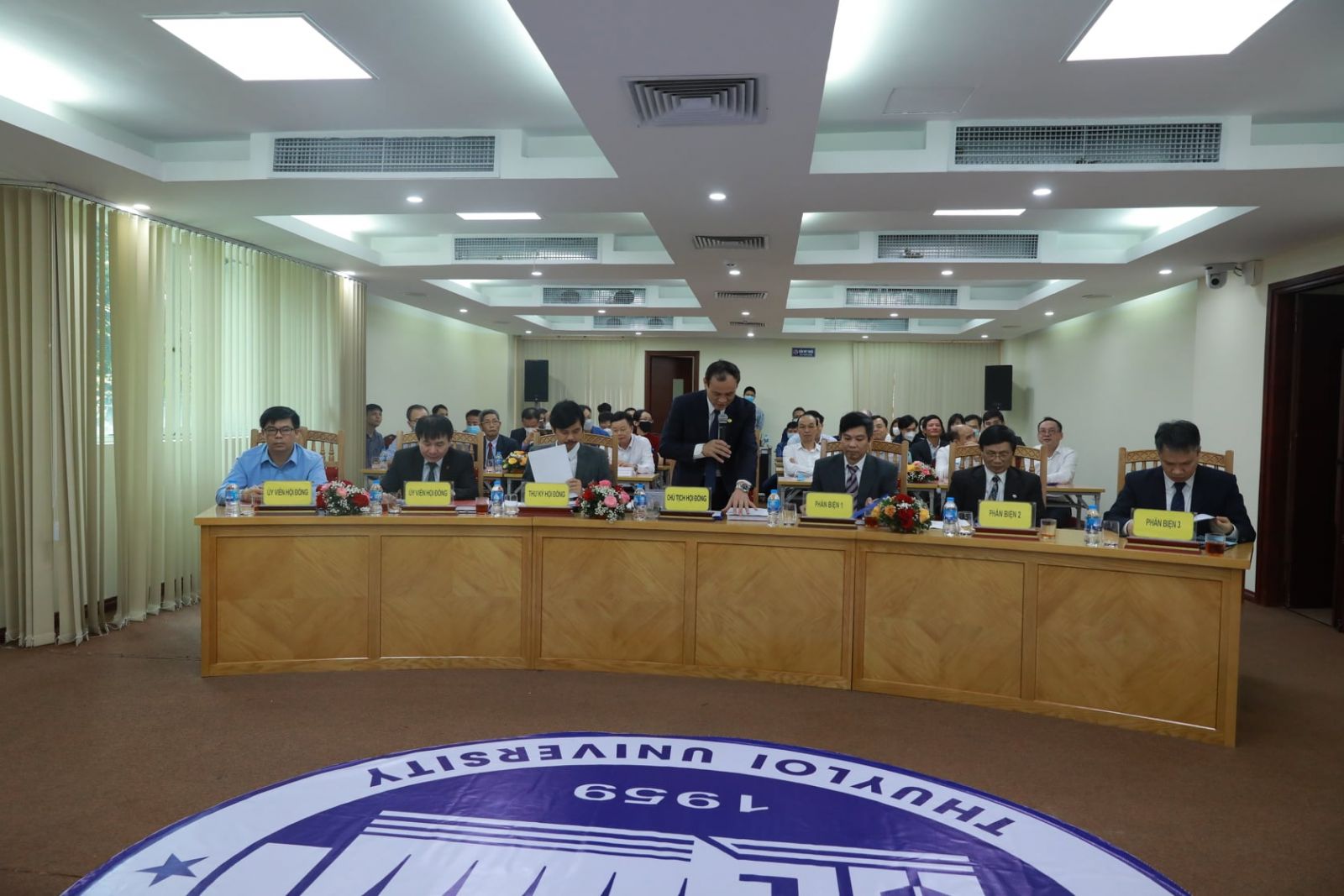 GS.TS Nguyễn Trung Việt, Phó Hiệu trưởng là Chủ tịch Hội đồng chấm luận án tiến sĩ của NCS Mai Quang Khoát.